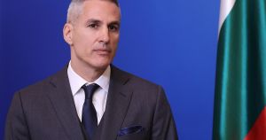 Когато завесата пада, е важно едно - дали слизаме от сцената с достойнство. Аз вярвам, че го направихме