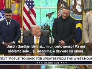 Trump riceve lottatori Ufc alla Casa Bianca e scherza: Chi dice che siete solo animali ha ragione