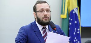 Esquema BolsoMaster pode tirar Filipe Barros da corrida ao Senado