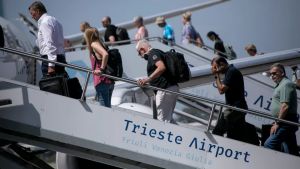 Crisi carburanti, Fedriga: “Non escludo che possano saltare voli al Trieste Airport”