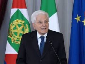 Mattarella premia gli Alfieri della Repubblica: Adulti ignorano disagio dei giovani