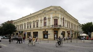 Saslušani studenti u Šapcu zbog sumnje da su bacali jaja na opštinu Bogatić