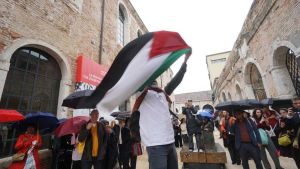 Aggredito il pacifista israeliano Eyal Waldman a Venezia
