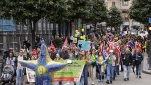 Las trabajadoras de las escuelinas se hacen notar en Oviedo pidiendo mejoras en la red de 0 a 3 años: 