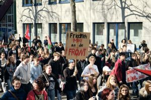 Vom Schulstreik zum Generalstreik: Rheinmetall enteignen, Ramstein schließen!