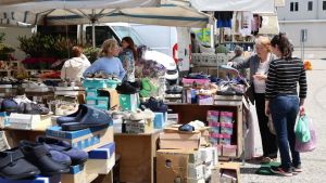 Mercato del giovedì nella nuova location a Muggia: esordio in chiaroscuro