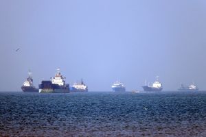 US said hoping to resume Hormuz naval escorts as it awaits Iran’s response to peace offer