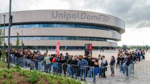 Viaggio nell’Unipol Dome: dalla maxi-piazza rock agli sky box per i vip. Fino al caro-parcheggi