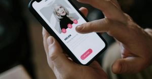 Are Dating Apps Training Us to See People as Replaceable?