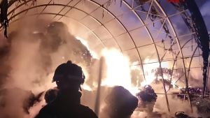 Rotoballe a fuoco. Ipotesi incendio doloso “Nessuna pista è esclusa“