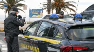 Falsi poveri con gli aiuti pubblici: a Gallarate una frode da 140mila euro, e c’è chi si è pagato il pellegrinaggio alla Mecca