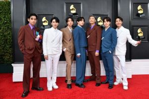 (VIDEO) BTS Meets Mexican President Claudia Sheinbaum, Greets 50,000 Fans Ahead of Mexico City Concerts