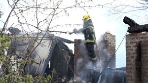Novi Sad: Porodici na Telepu izgorela kuća, građani prikupljaju pomoć (FOTO)