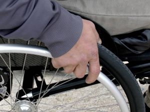 Un linguaggio che lascia stupiti: chi invecchia non è un parassita