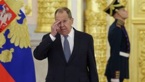 Lavrov preti „nemilosrdnim odgovorom nacistima ako im poremete Dan pobede“, ima poruku i za Merca