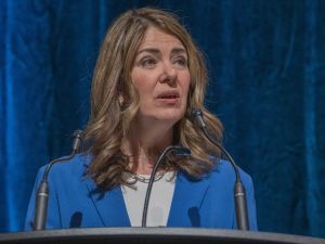 Lorne Gunter: Smith hesitant to ruffle feathers of separatists in UCP
