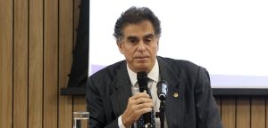 “Azuis” querem acabar com a Justiça do Trabalho