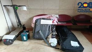 Cae en Avilés una pareja que se dedicaba a robar trasteros por Asturias: se habían llevado un patinete eléctrico, herramientas, maletas...