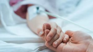 Malattie rare, l’appello di una madre a Giorgia Meloni: «Più cure palliative pediatriche»