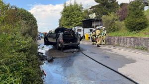 Brand in Weigheim: Ein Fahrzeug fängt Feuer, die Ursache ist noch unklar
