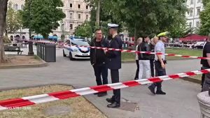 Trieste, lite tra stranieri finisce nel sangue: ecco le immagini da piazza Libertà