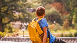 Choc nella scuola elementare, bambino di 10 anni afferra un coltello e lo punta contro un compagno