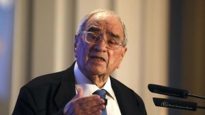 Martín Villa cabalga de nuevo