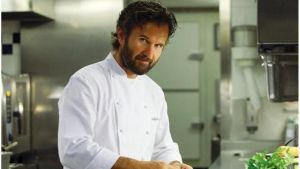 Cracco: «Cannavacciuolo è un gigante in tutti i sensi, stimo Esposito e Iaccarino. Spaghetti al pomodoro è il piatto napoletano che amo di più»