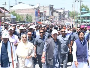 LG Sinha leads Padyatra in Anantnag under Drug‑Free J&K Campaign