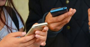 La tiranía de la inmediatez: Cuando la privacidad se pierde en un clic