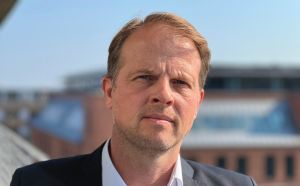 Direktør: - Politikerne må åbne pengekassen for asbest-ramte boligejere
