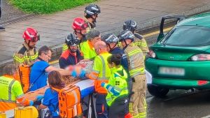 Evacuada al hospital una mujer tras un brutal accidente en la avenida de El Llano, en Gijón: 