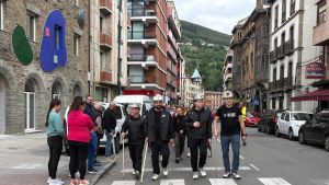 Con heridas en los pies, pero “con ganas”: los mineros de Tormaleo completan los primeros 50 kilómetros de su marcha reivindicativa a Oviedo
