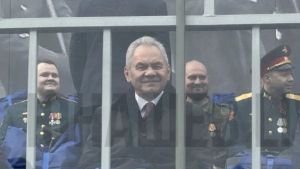 Putins Militärshow verkommt zum Flop: Ein Bild des Ex-Verteidigungsministers demaskiert seine Scheinwelt