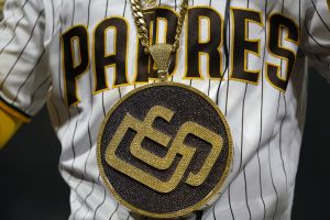 Pitcher de los Padres de San Diego es deportado acusado de tráfico de inmigrantes