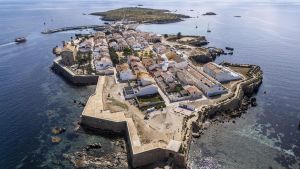 La isla de Tabarca quiere su independencia