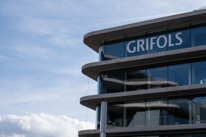 El dólar hace un roto en las cuentas de Grifols pero no en el favor de los analistas