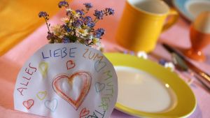 Muttertag: Glaubt ihr denn, es reicht, einmal zu basteln und zu dichten?