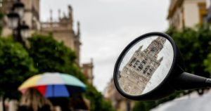 Un grupo de mujeres denuncia que el PP de Sevilla ha publicado su imagen sin consentimiento: 