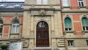 Mutter und Tochter nach Angriff auf 14-Jährige angeklagt