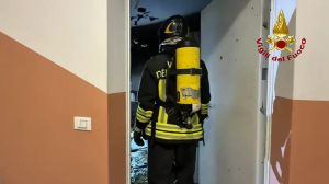 Appartamento a fuoco al Portello a Padova, paura e danni