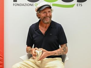 Jovanotti: «Napoli si reinventa sempre, che bello vedere i video di Samurai Jay nei bar»