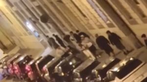Maxi rissa tra giovani a Trieste, 10 feriti nella notte tra piazza Venezia e via del Lazzaretto