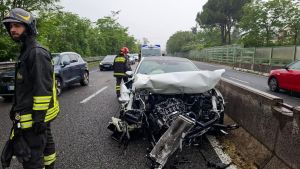 Pauroso incidente fra 3 auto: Autopalio bloccata per ore, difficili operazioni di soccorso