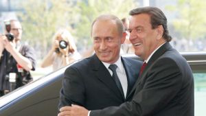 Putins Vorstoß für Vermittlerrolle: Schröder kann eine Option sein – aber nicht die einzige
