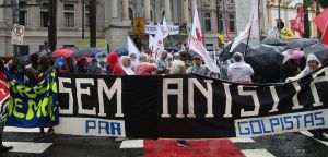 Misérias postergadas de um sistema em declínio