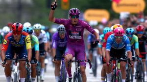 Bis di Magnier nella tappa 3, bruciato Milan allo sprint