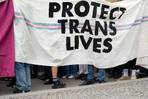 Transfeindliche Hetzkampagne: LPK Präsidentin tritt zurück