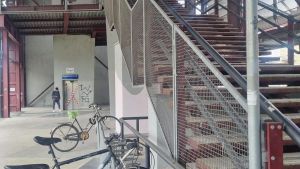 Ascensore ko da due mesi alla stazione ferroviaria «I ricambi sono in ritardo»