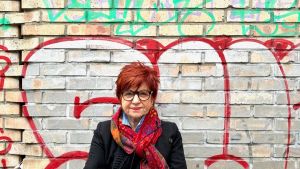 (REKLI SO) Majda Širca: Korajžno nakladanje poslancev kot za šankom, ki vodi k razvrednotenju družbe